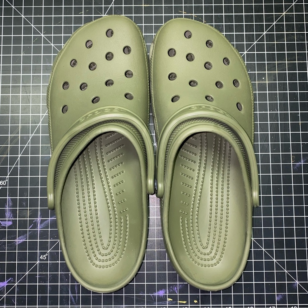 Crocs Classic Men’s Size 11 Olive Army Camo Green Slip On Sandals Shoes 🐊